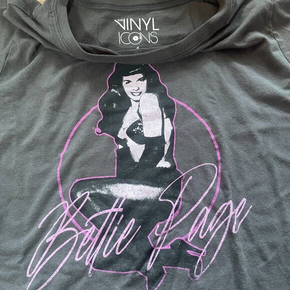 BETTIE PAGE Tshirt Torrid size 1 - Picture 3 of 3